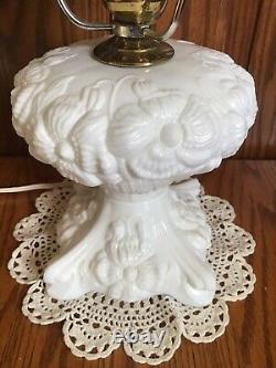 Vintage Fenton White Poppy Lamp