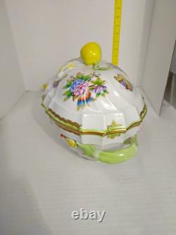 Vintage HEREND QUEEN VICTORIA OVAL TUREEN 1014 VB0 Handpainted