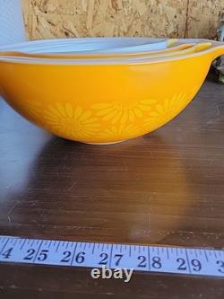 Vintage Pyrex Sunflower Daisy Yellow Orange Cinderella Nesting Bowl Set Of 4