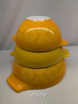 Vintage Pyrex Sunflower Daisy Yellow Orange Cinderella Nesting Bowls Set Of 3