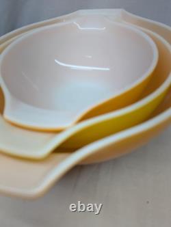 Vintage Pyrex Sunflower Daisy Yellow Orange Cinderella Nesting Bowls Set Of 3