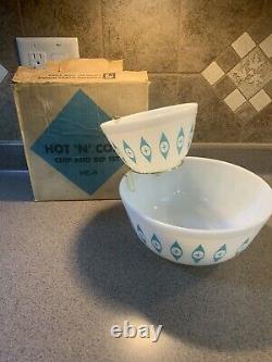 Vintage pyrex Atomic Eyes chip and dip set