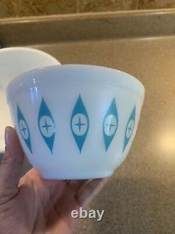 Vintage pyrex Atomic Eyes chip and dip set