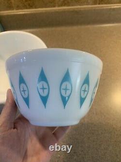 Vintage pyrex Atomic Eyes chip and dip set