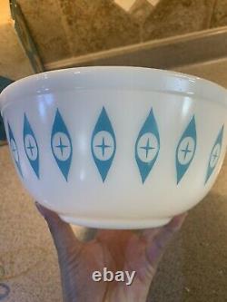 Vintage pyrex Atomic Eyes chip and dip set