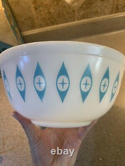 Vintage pyrex Atomic Eyes chip and dip set