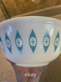 Vintage pyrex Atomic Eyes chip and dip set