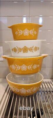 Vintage pyrex mixing bowls